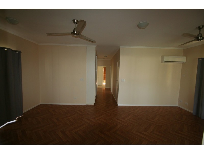 2 Thomas Place, Emerald QLD 4720