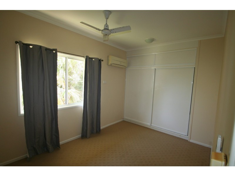 2 Thomas Place, Emerald QLD 4720