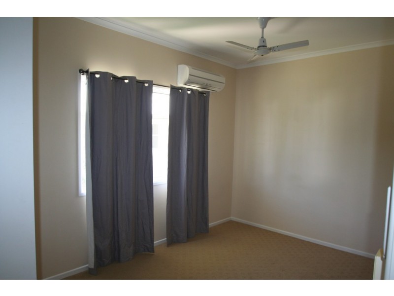 2 Thomas Place, Emerald QLD 4720