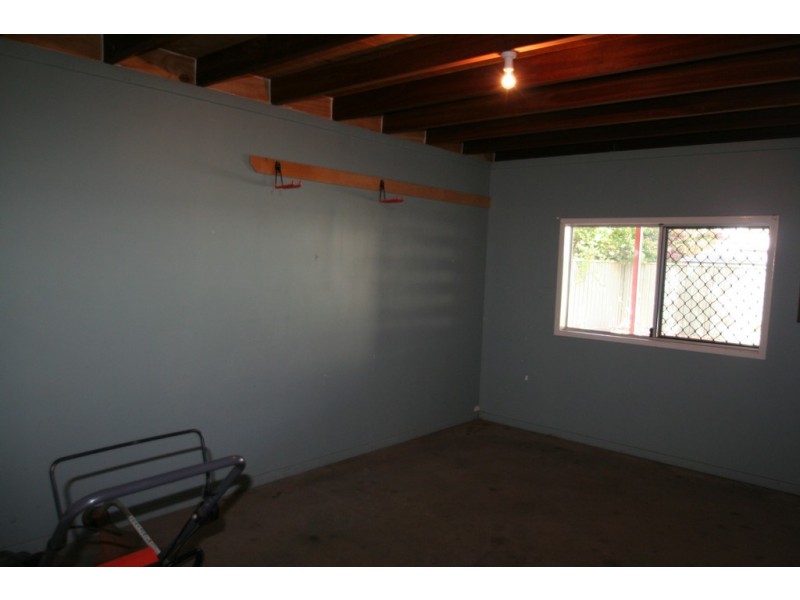 2 Thomas Place, Emerald QLD 4720