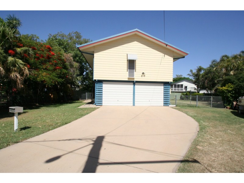 2 Thomas Place, Emerald QLD 4720