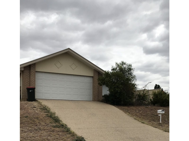 4 HILLCREST STREET, Emerald QLD 4720