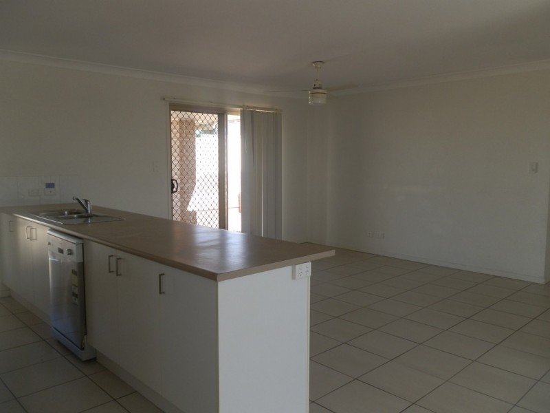 4 HILLCREST STREET, Emerald QLD 4720