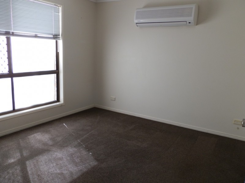 3 Crystal Court, Emerald QLD 4720