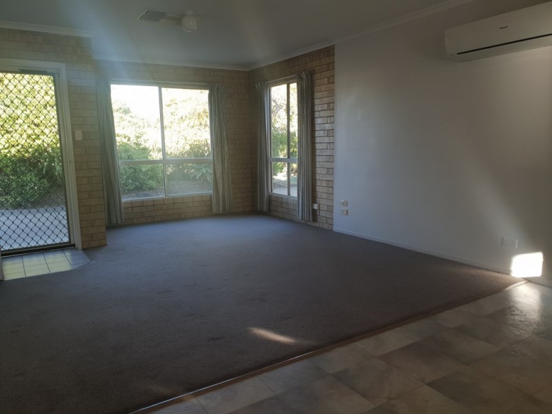 1/165 Opal, Emerald QLD 4720
