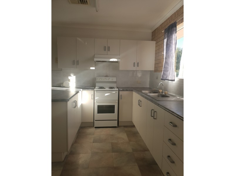 1/165 Opal, Emerald QLD 4720