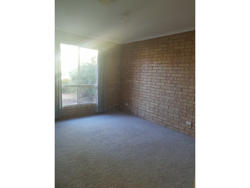 1/165 Opal, Emerald QLD 4720