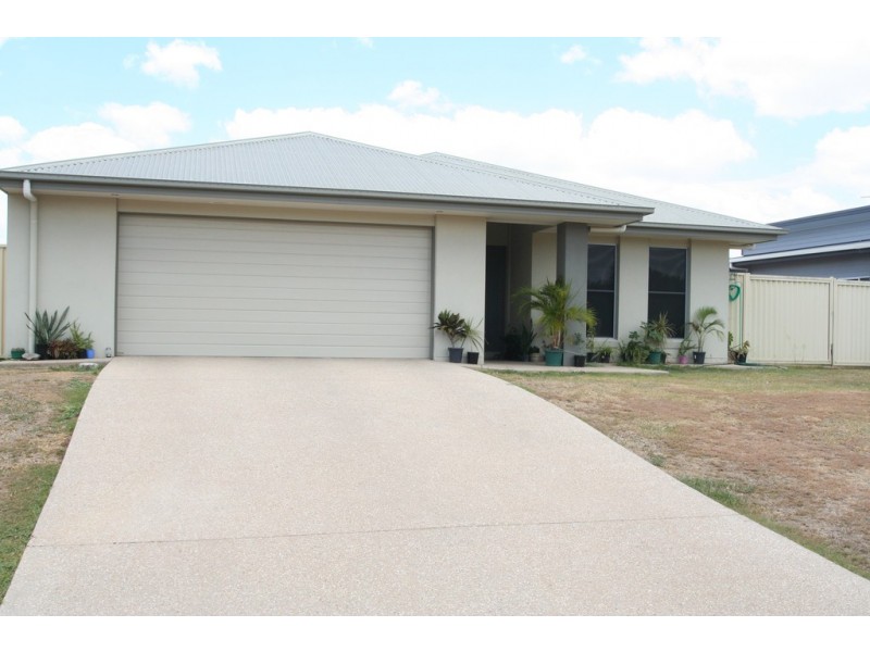 89 Loch Street, Emerald QLD 4720
