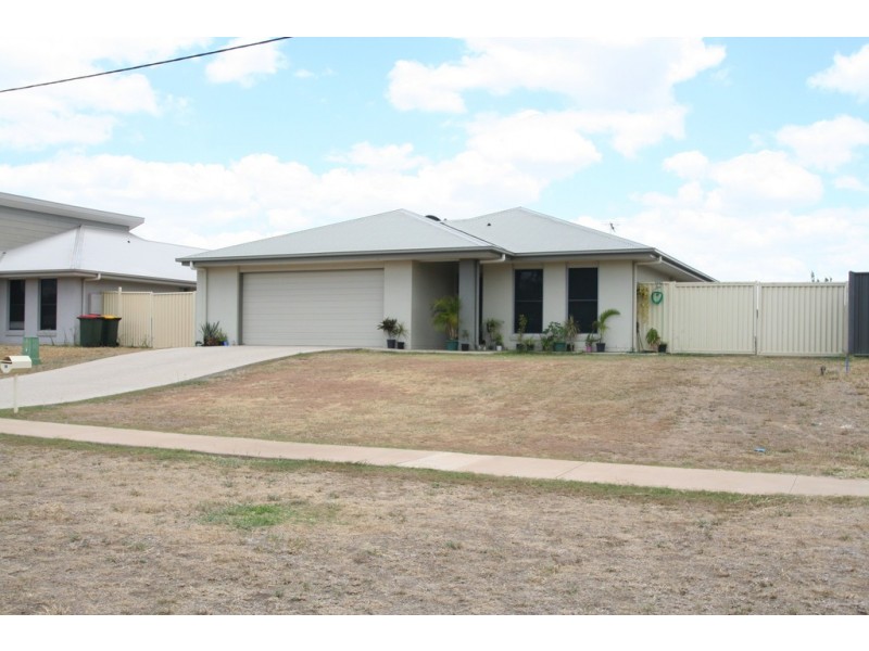 89 Loch Street, Emerald QLD 4720