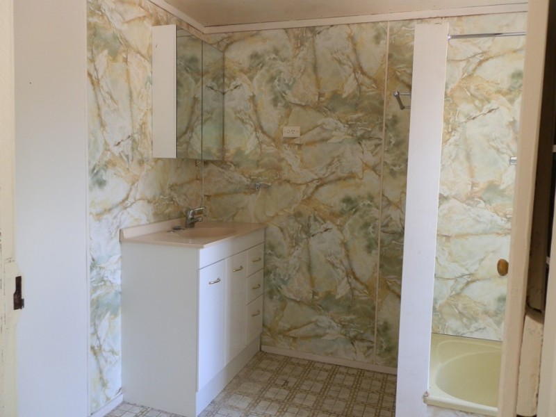 20 WOODBINE STREET, Springsure QLD 4722