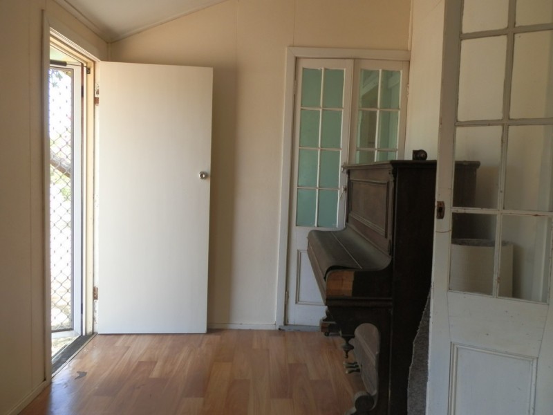 20 WOODBINE STREET, Springsure QLD 4722