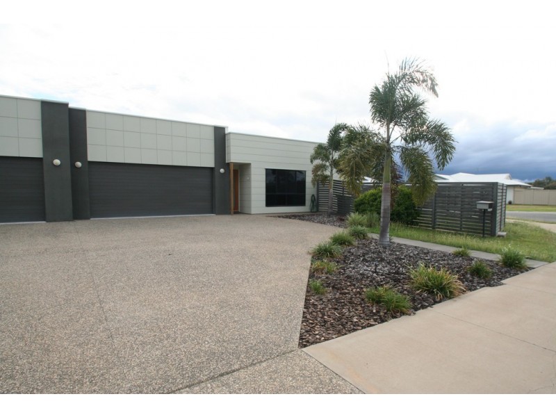 2/13 Reimers Street, Emerald QLD 4720