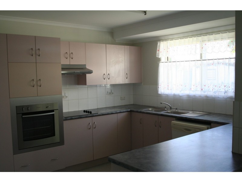 30 White Street, Emerald QLD 4720