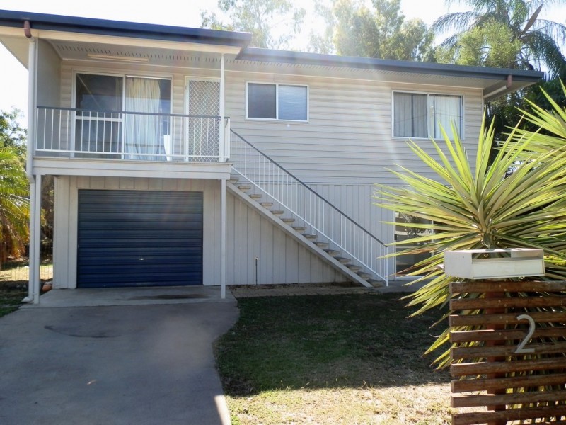 2 Edwards Place, Emerald QLD 4720