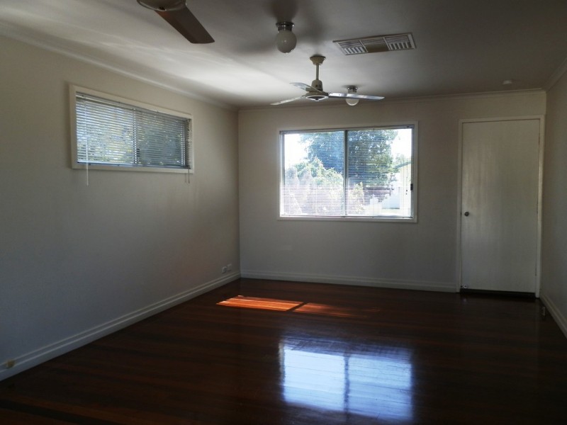 2 Edwards Place, Emerald QLD 4720