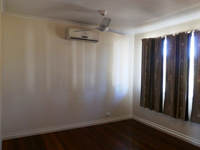 2 Edwards Place, Emerald QLD 4720