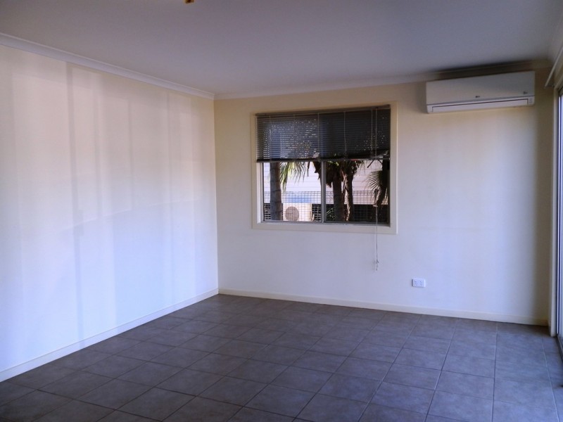 2 Edwards Place, Emerald QLD 4720