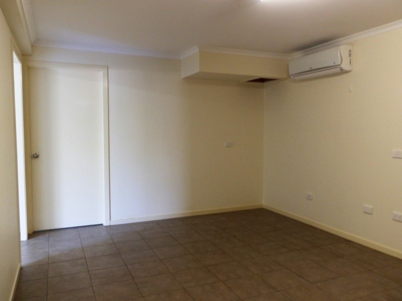 2 Edwards Place, Emerald QLD 4720