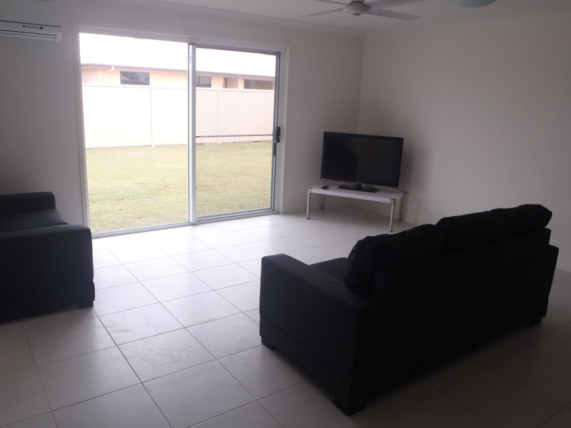 2/32 Lakeside Drive, Emerald QLD 4720