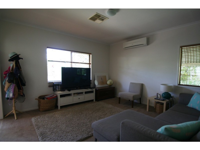 8 Ward Place, Emerald QLD 4720