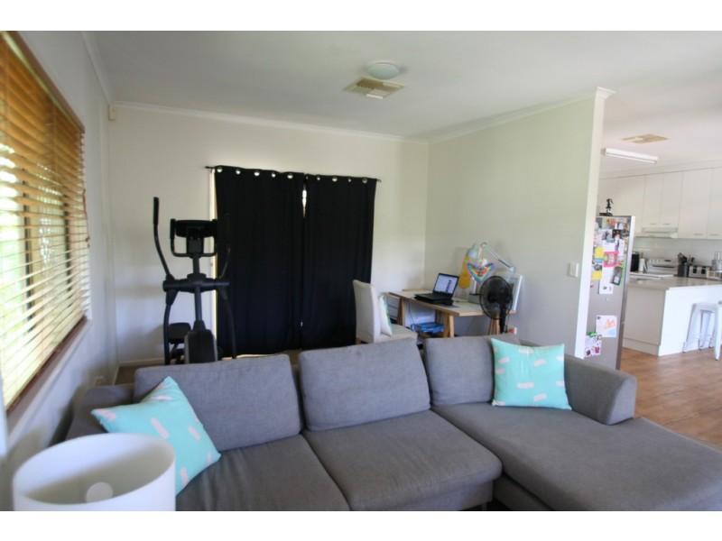 8 Ward Place, Emerald QLD 4720