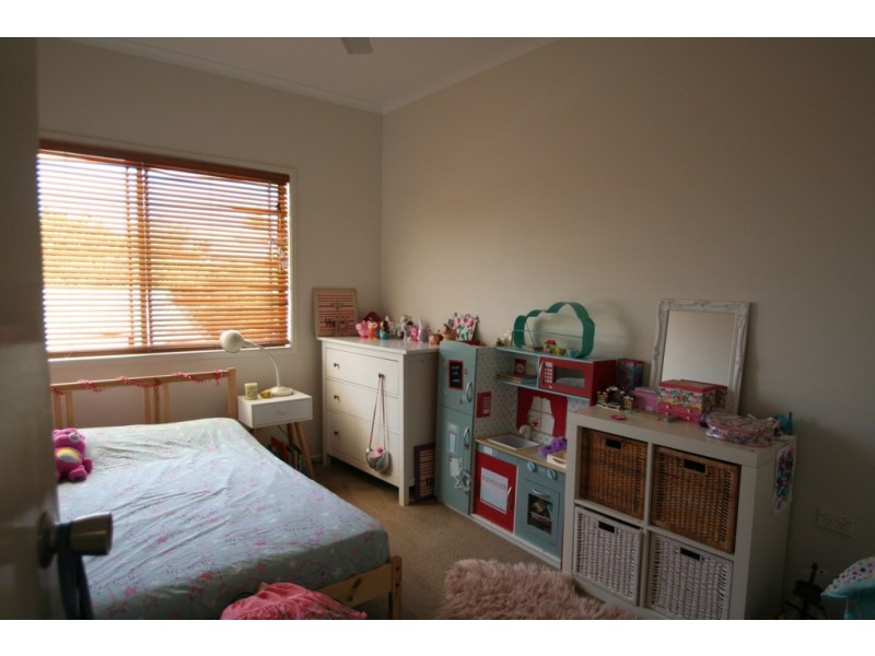 8 Ward Place, Emerald QLD 4720