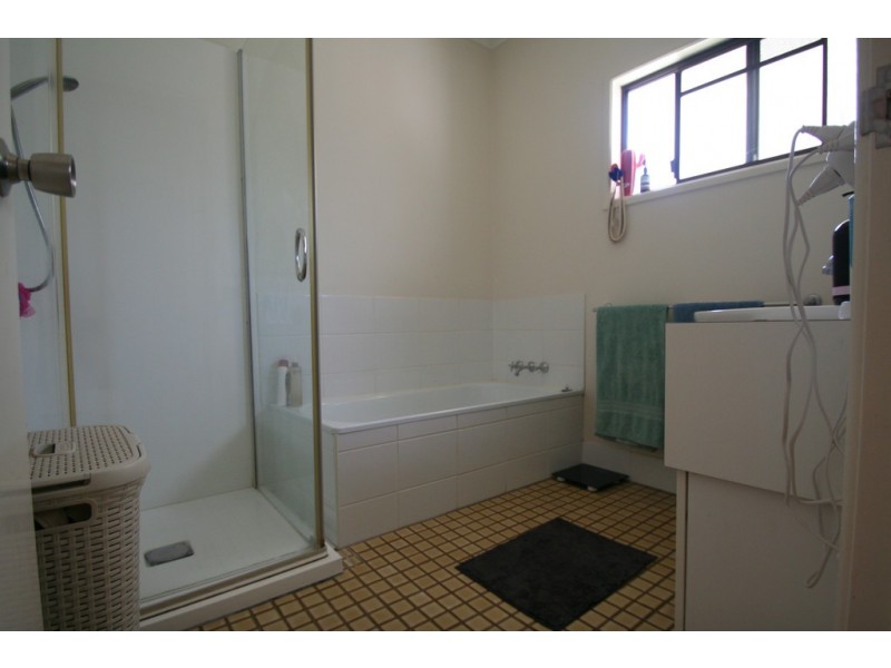 8 Ward Place, Emerald QLD 4720