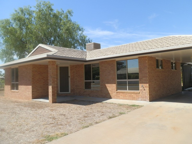 2 Smith Place, Emerald QLD 4720