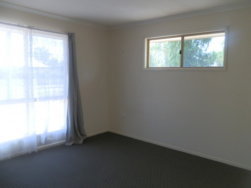 2 Smith Place, Emerald QLD 4720