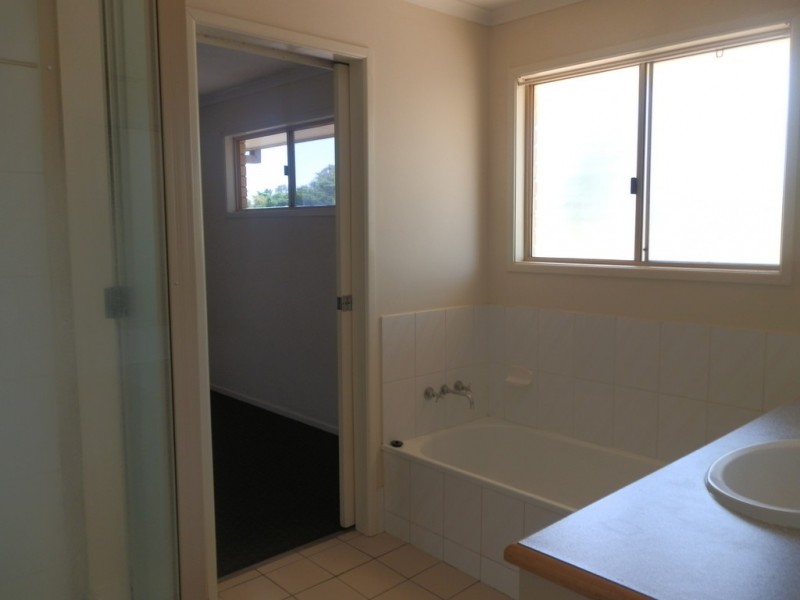 2 Smith Place, Emerald QLD 4720