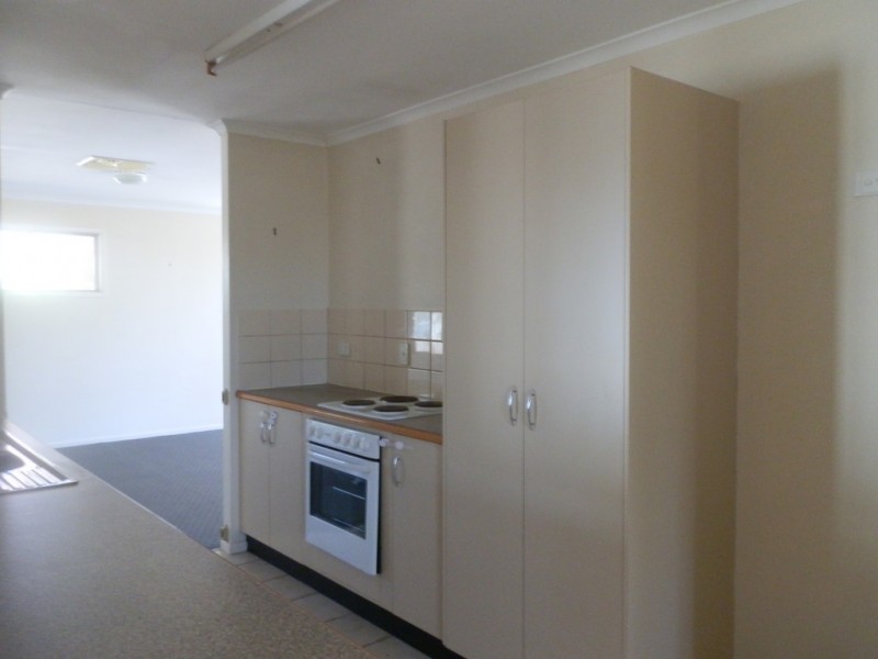 2 Smith Place, Emerald QLD 4720