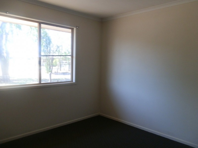 2 Smith Place, Emerald QLD 4720