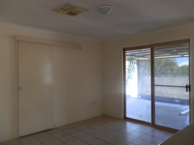 2 Smith Place, Emerald QLD 4720