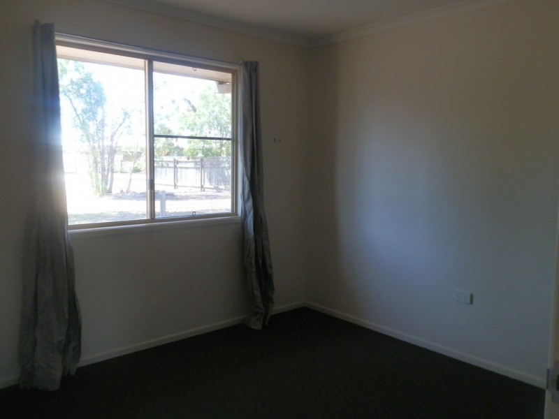 2 Smith Place, Emerald QLD 4720