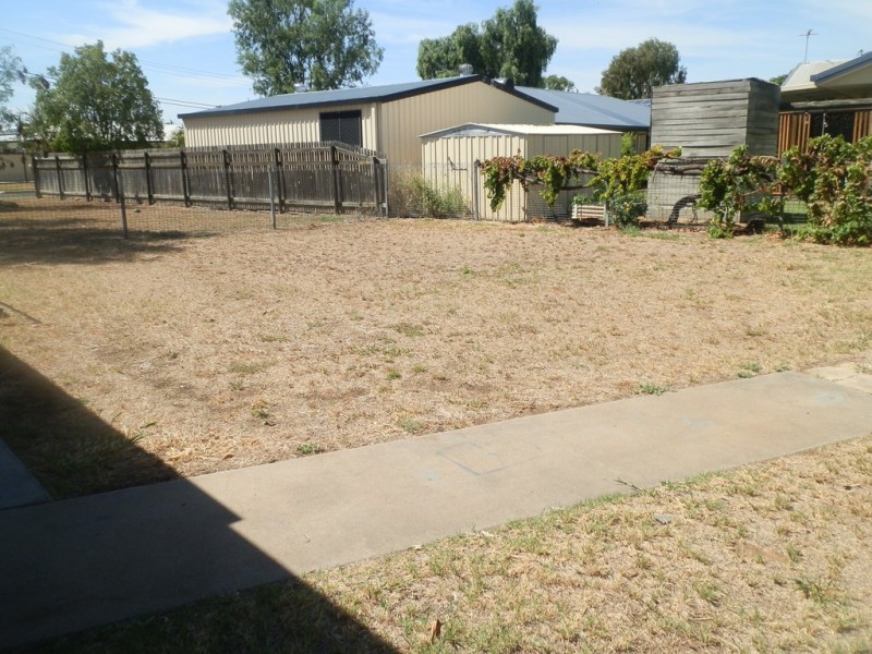 2 Smith Place, Emerald QLD 4720