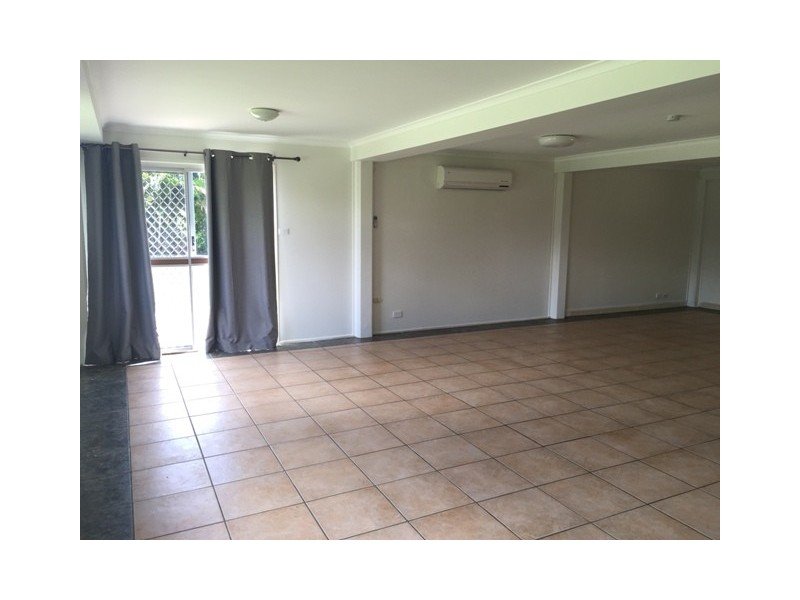 30 Mellish Crescent, Emerald QLD 4720