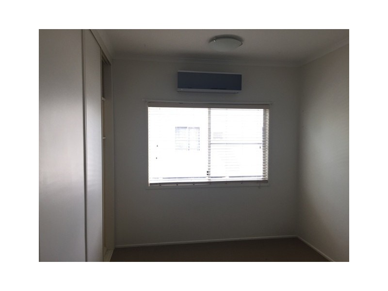 30 Mellish Crescent, Emerald QLD 4720