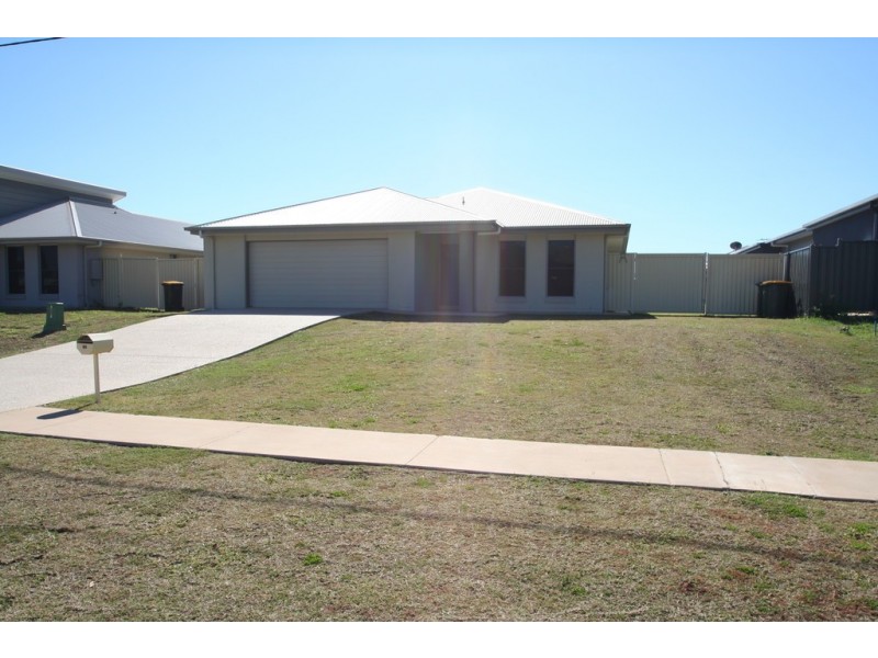 89 Loch Street, Emerald QLD 4720