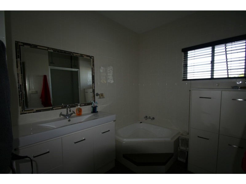 11 Bridgeman Street, Emerald QLD 4720