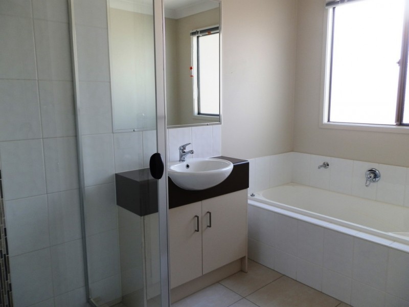 7 Ivers Place, Emerald QLD 4720