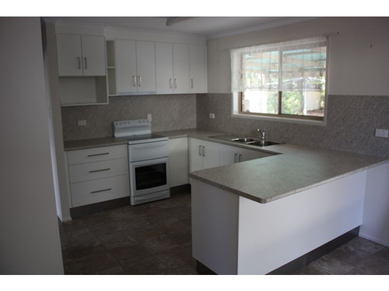 8 Wilby Place, Emerald QLD 4720