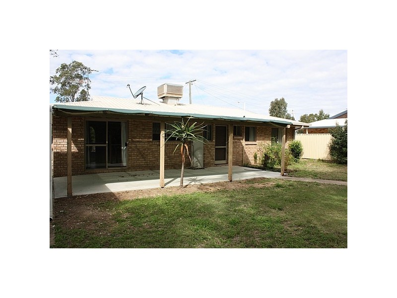 8 Wilby Place, Emerald QLD 4720