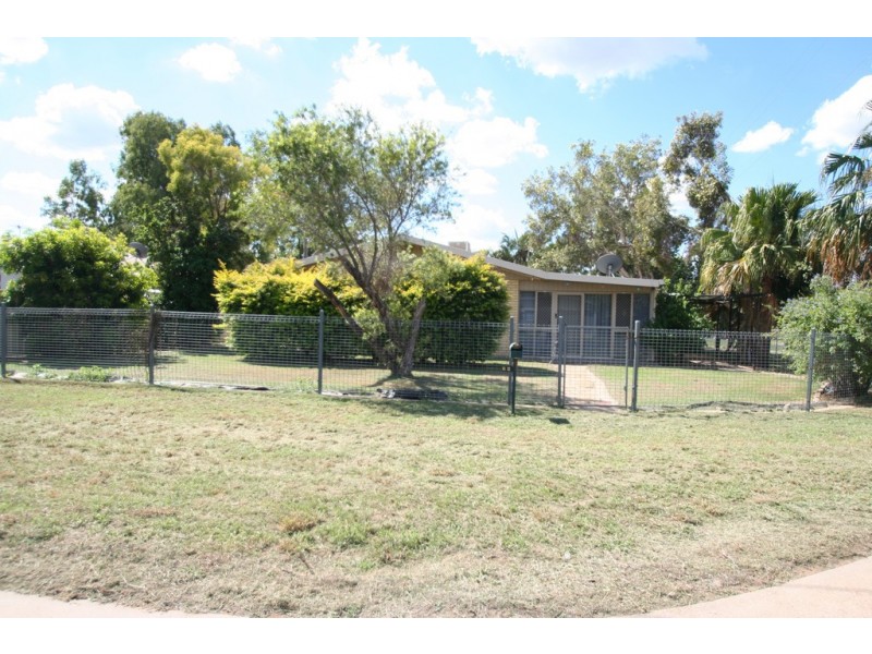 82 Gray Street, Emerald QLD 4720