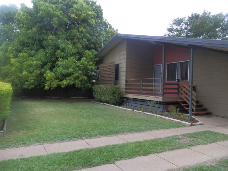 8 Burns Avenue, Emerald QLD 4720