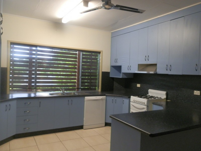 8 Burns Avenue, Emerald QLD 4720