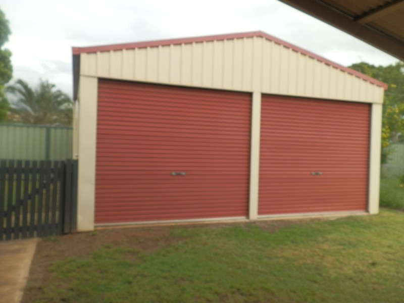 8 Burns Avenue, Emerald QLD 4720