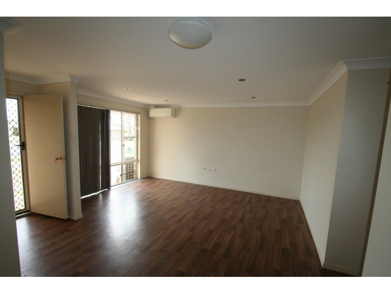 25 Jeppesen Drive, Emerald QLD 4720