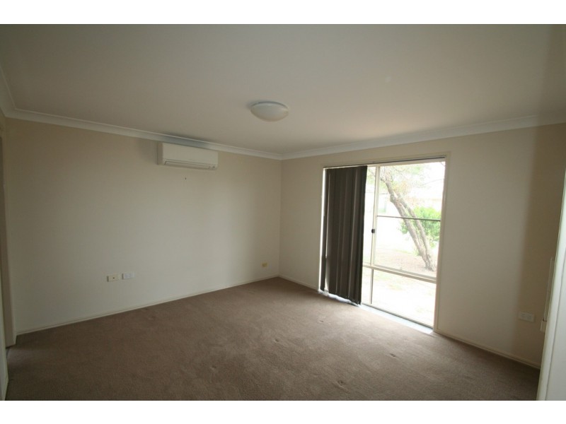 25 Jeppesen Drive, Emerald QLD 4720