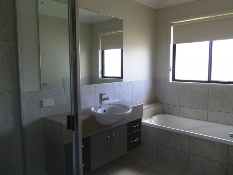 1 Saville Street, Emerald QLD 4720