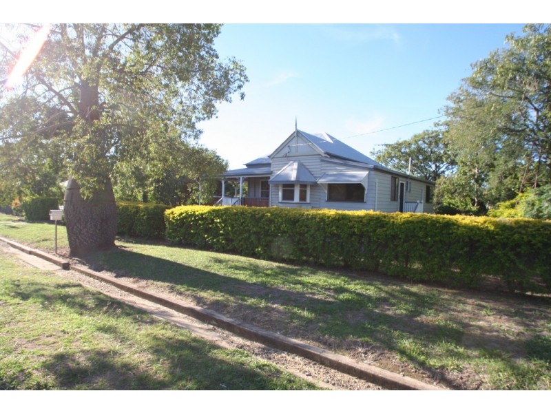 12 Pinnacle Street, Springsure QLD 4722